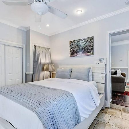Historic Savannah Gold Private Condo With Pool - 2Bed, 1&Half Bath, Sleeps 6, 1St Floor, 15 Min Walk To Historic Savannah Center And All Attractions Kültér fotó