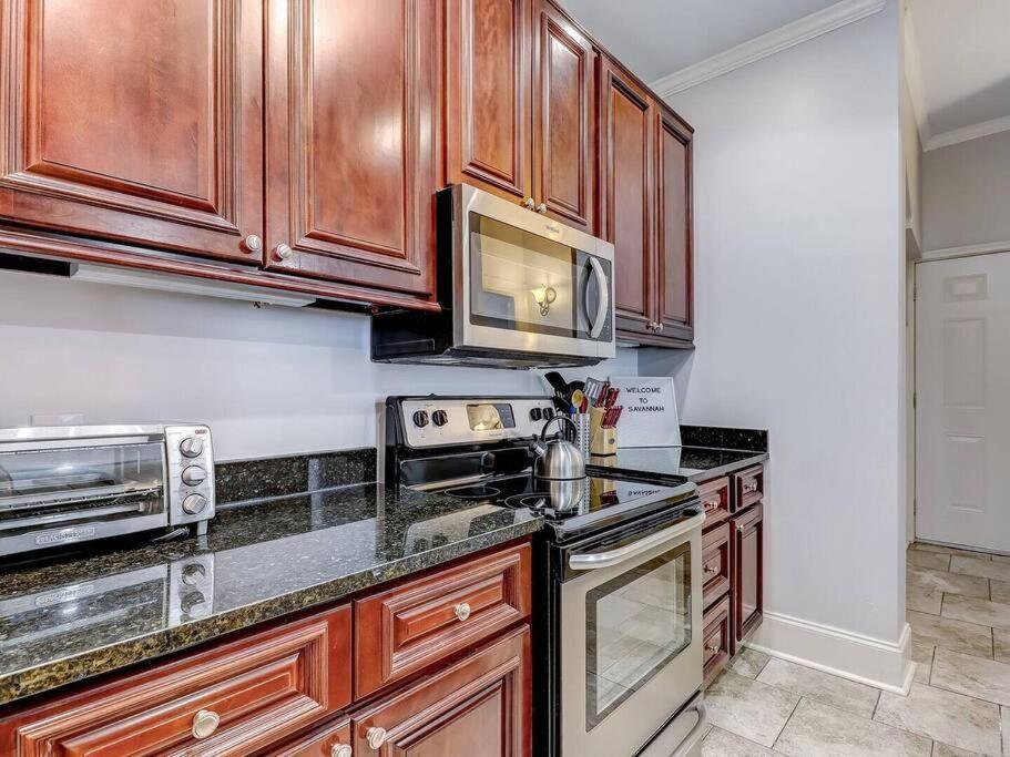 Historic Savannah Gold Private Condo With Pool - 2Bed, 1&Half Bath, Sleeps 6, 1St Floor, 15 Min Walk To Historic Savannah Center And All Attractions Kültér fotó