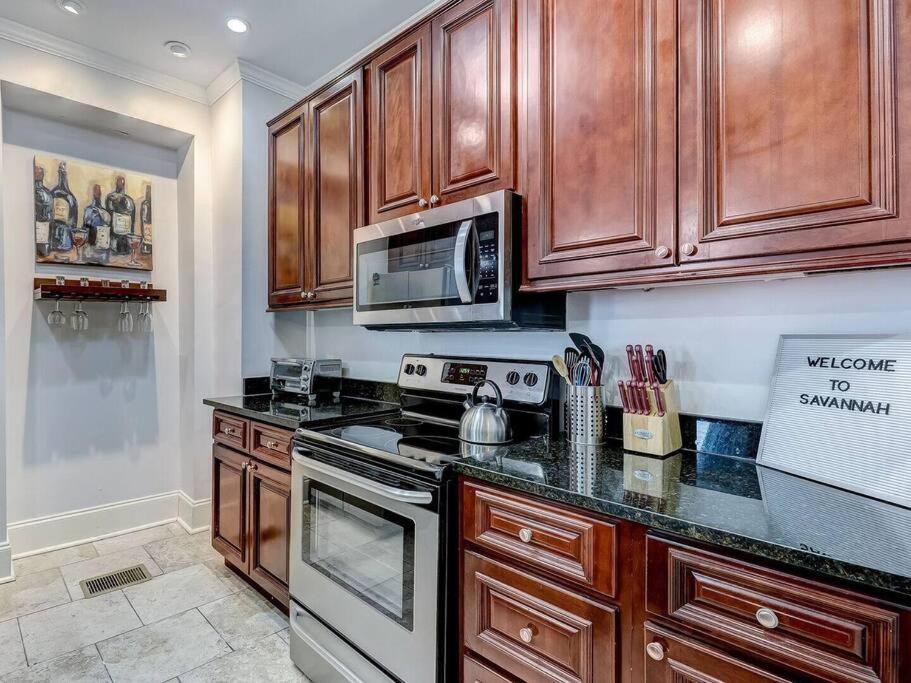 Historic Savannah Gold Private Condo With Pool - 2Bed, 1&Half Bath, Sleeps 6, 1St Floor, 15 Min Walk To Historic Savannah Center And All Attractions Kültér fotó