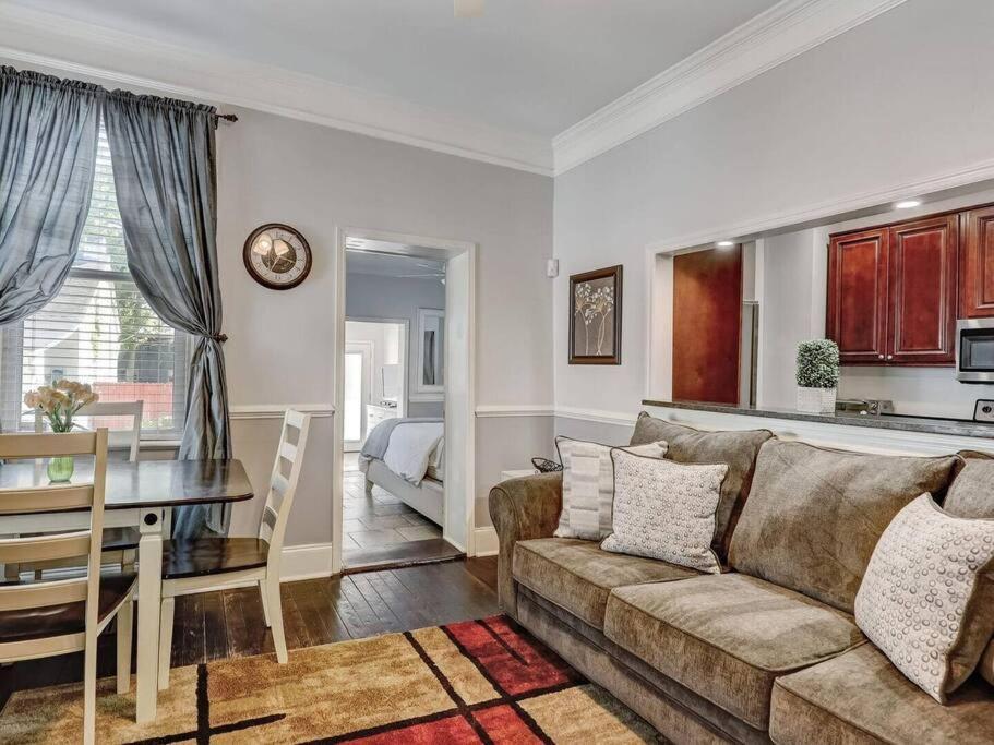 Historic Savannah Gold Private Condo With Pool - 2Bed, 1&Half Bath, Sleeps 6, 1St Floor, 15 Min Walk To Historic Savannah Center And All Attractions Kültér fotó